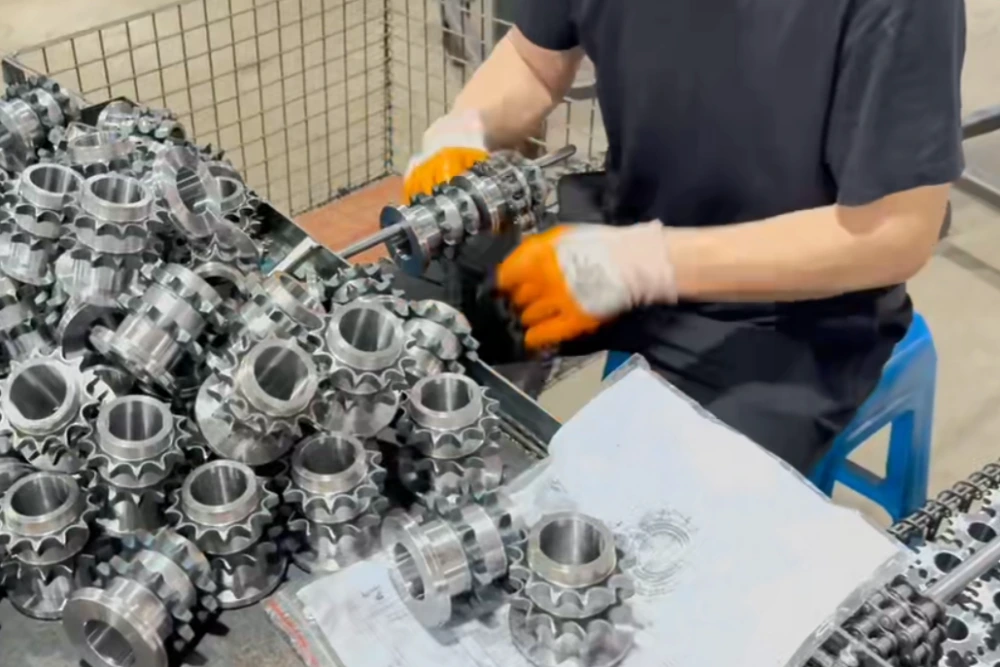 Inspecting sprocket-to-chain engagement on a LEEV sprocket conveyor roller