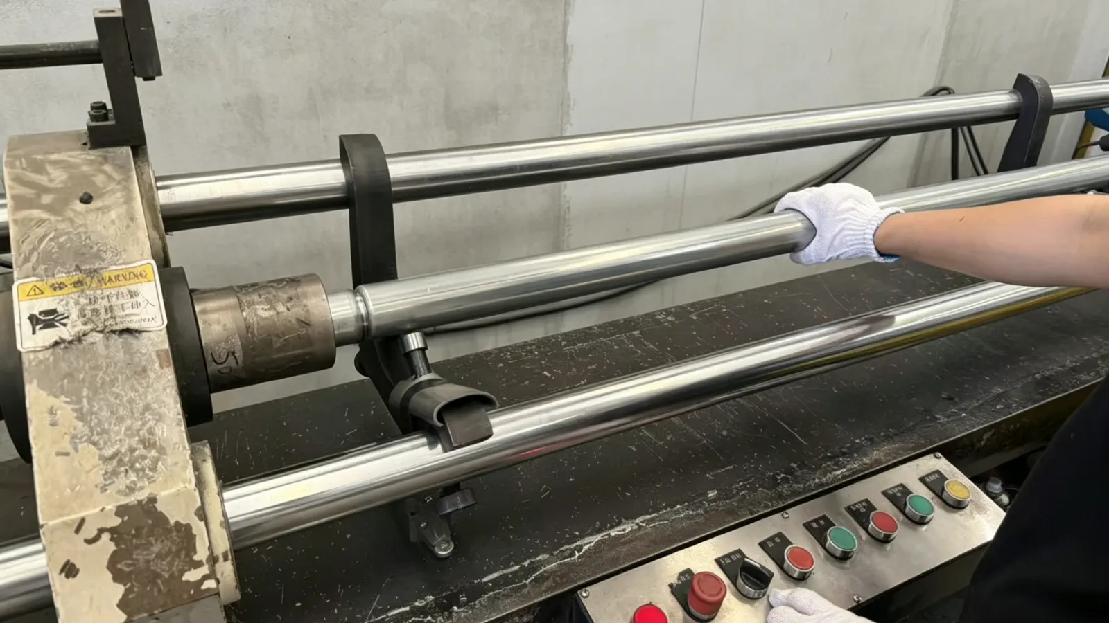 Pressing in the shaft bearings and end caps