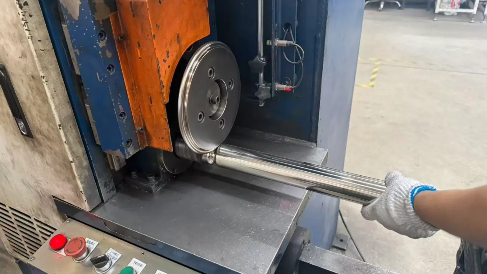 Pressing the round-belt groove into the tube
